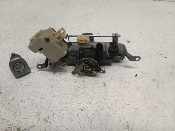 POIGNEE DE HAYON VW POLO 9N/9N3 - Vue 2